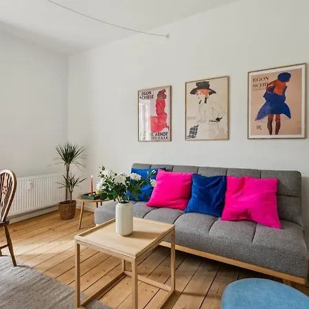 Cozy 2-bedroom In Ogaderne דירה